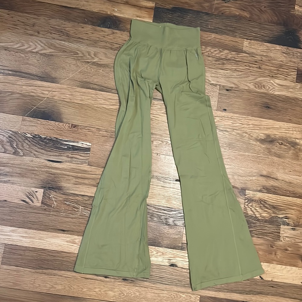 Free people, m/l, Green yoga pants, hippie yoga pants, granola girl gaia pants